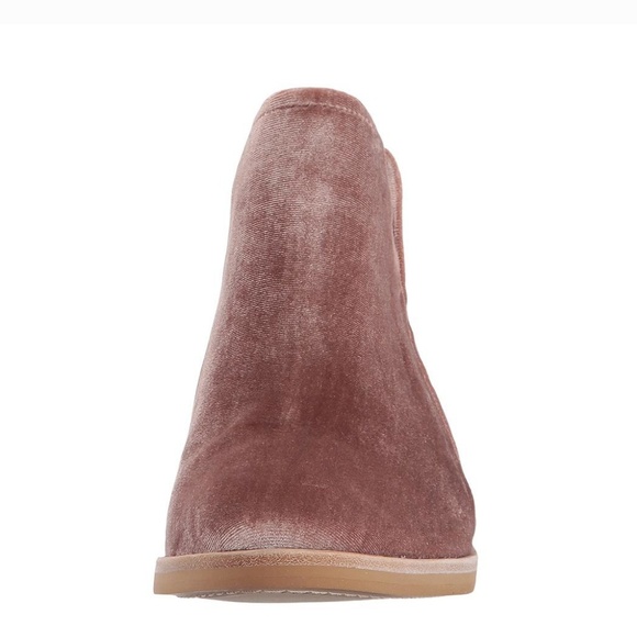 LAST CHANCE Dolce Vita Blush Velvet Booties - Picture 2 of 7